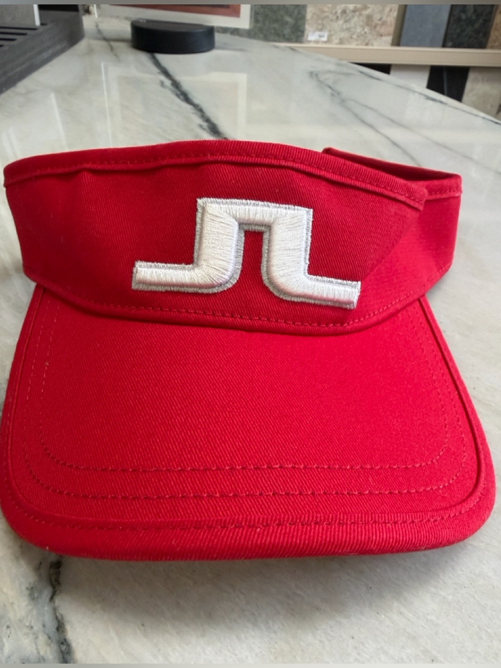 J LINDEBERG  unisex Ree Solid Twill Red Visor